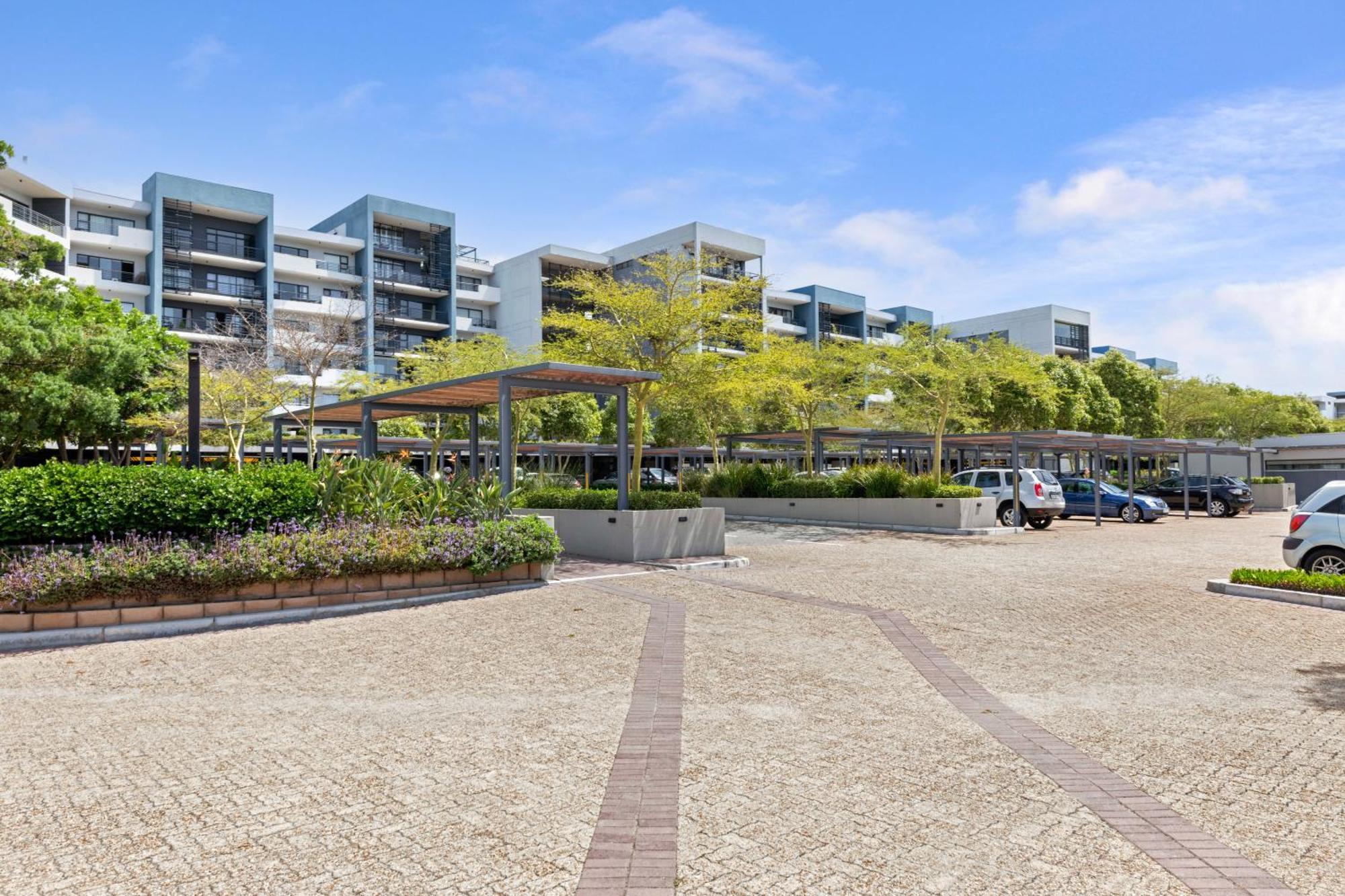 Two Bedroom Luxury Apartment, Century - Backup Power * Kapstadt