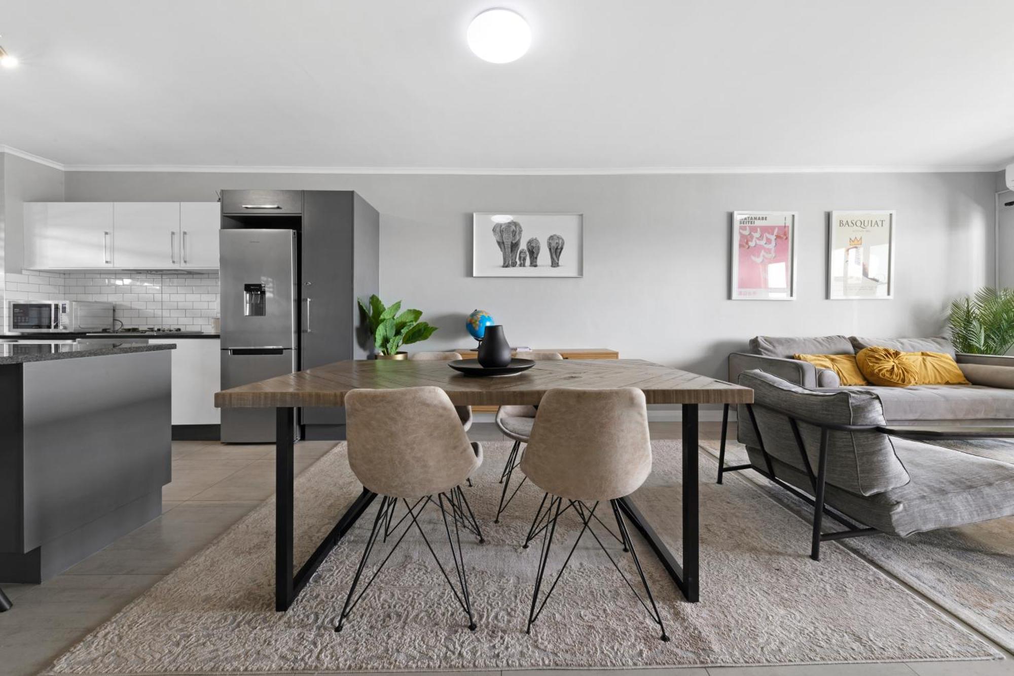 Two Bedroom Luxury Apartment, Century - Backup Power * Kapstadt