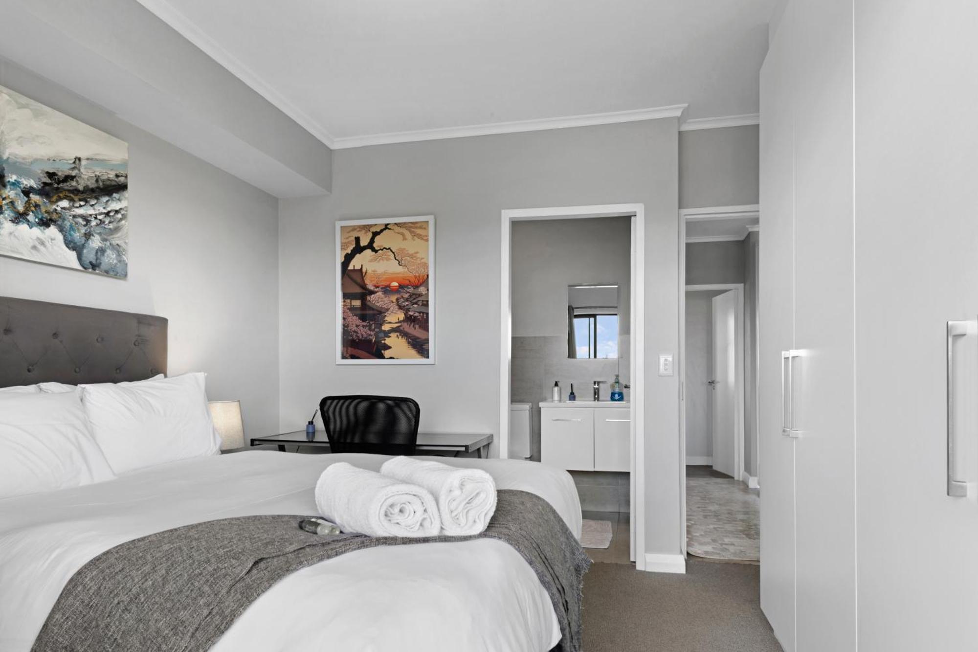 Two Bedroom Luxury Apartment, Century - Backup Power * Kapstadt