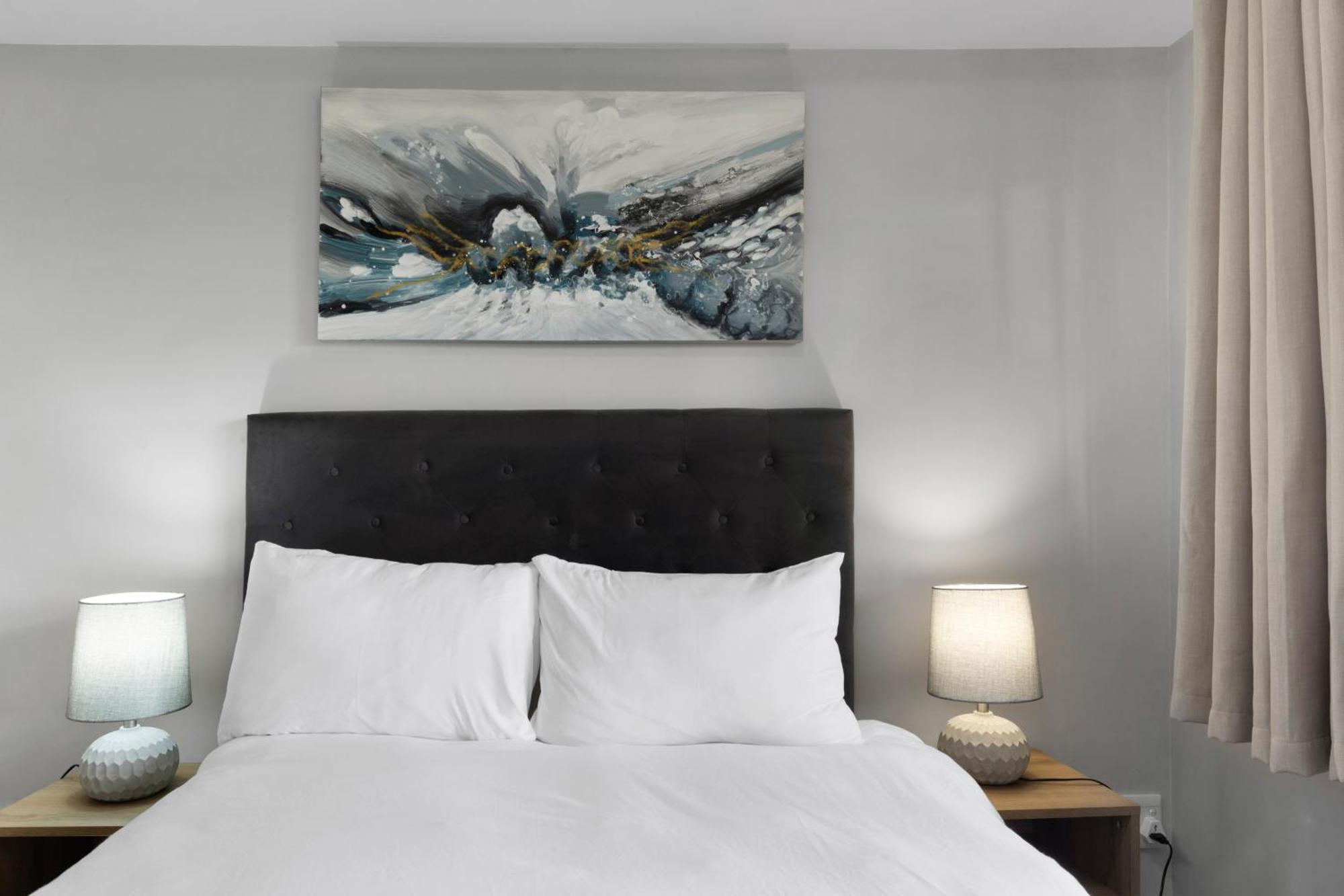 Two Bedroom Luxury Apartment, Century - Backup Power Appartement *