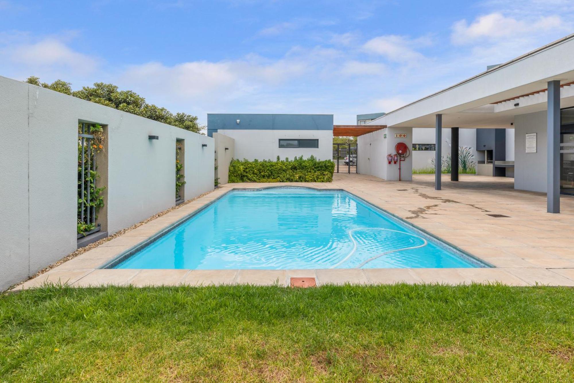Two Bedroom Luxury Apartment, Century - Backup Power Le Cap