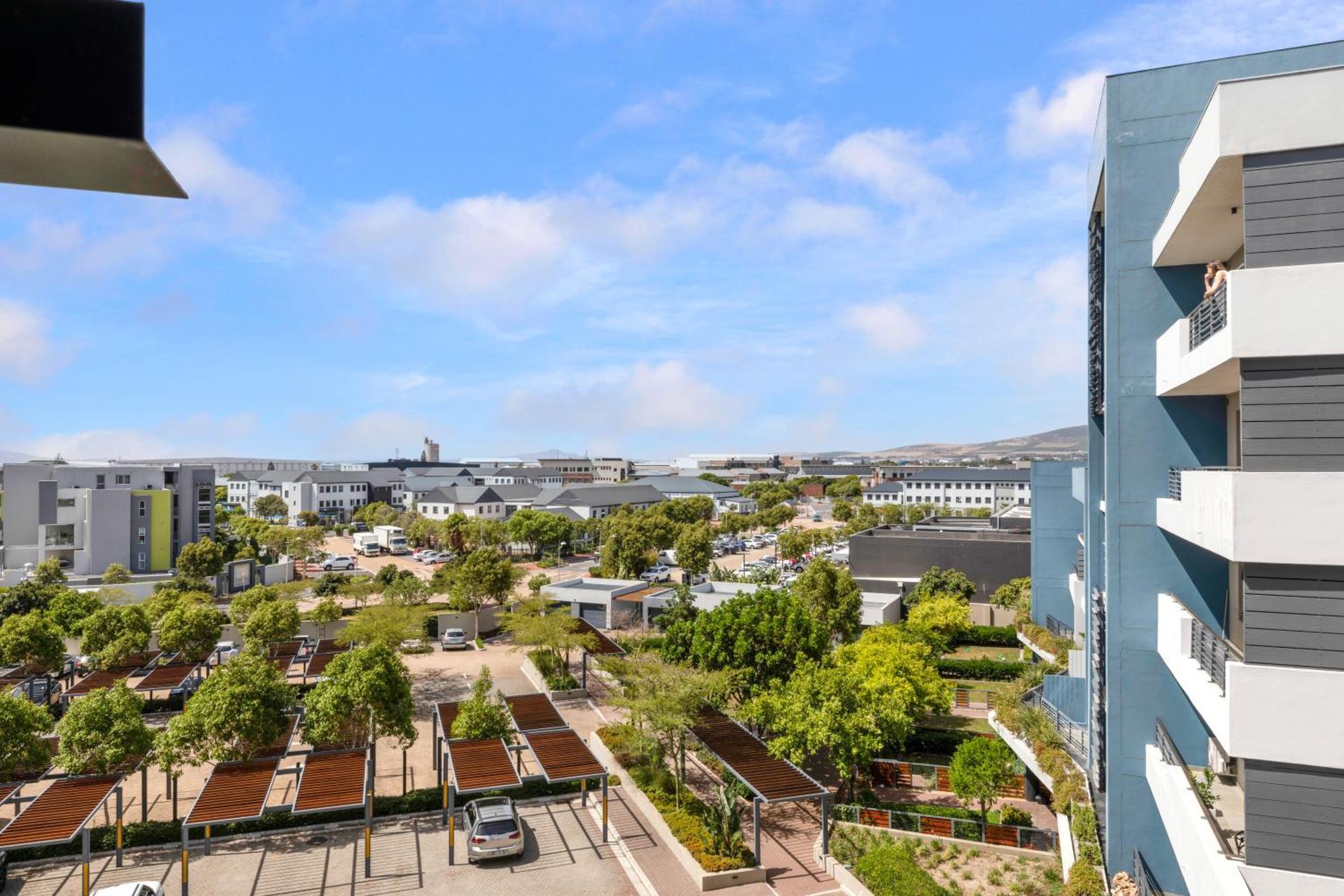 Two Bedroom Luxury Apartment, Century - Backup Power Appartement